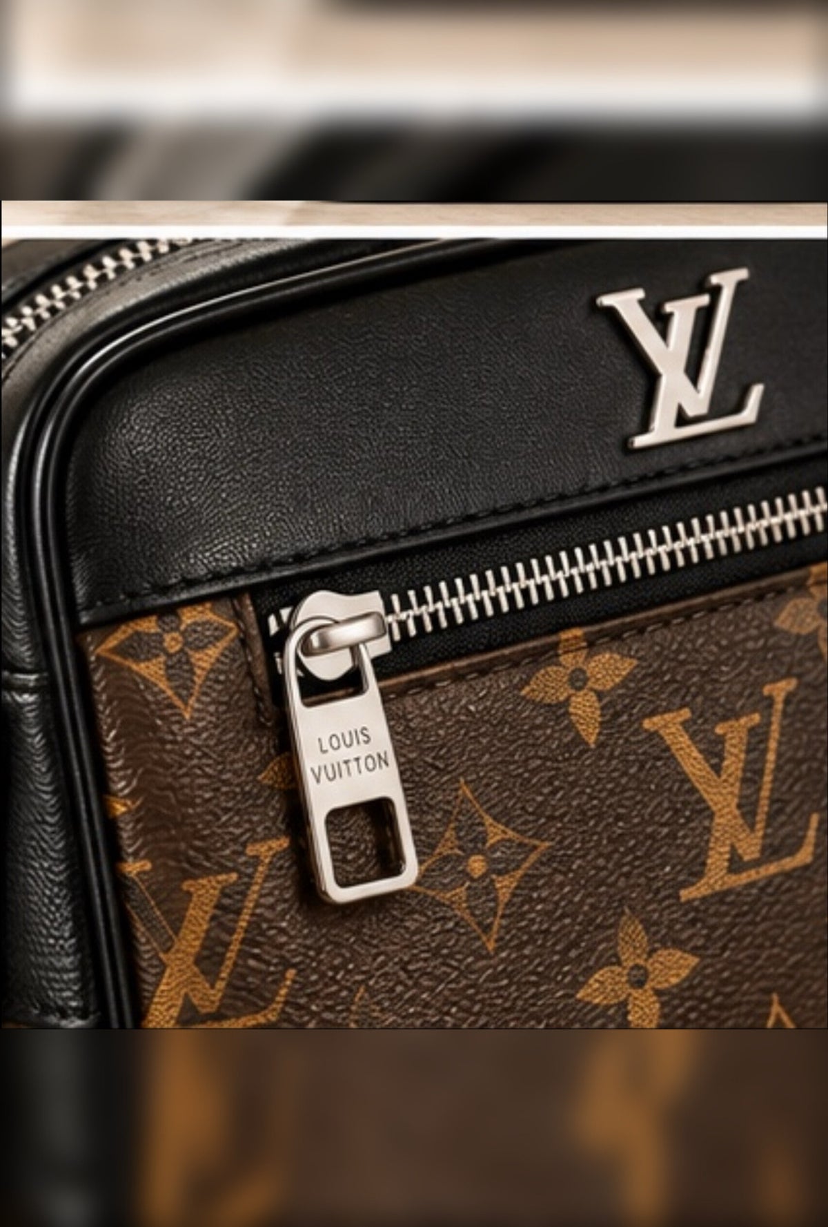Louis Vuitton LV Brown Luxury Crossbody Bag شنطة Crossbody أصلية بتصميم فاخر وعملي